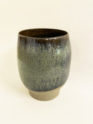 Vase en grès gris, émail gris vert