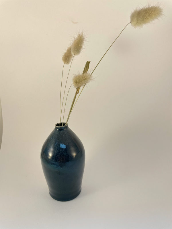 Vase en grès, forme arrondie, émail bleu