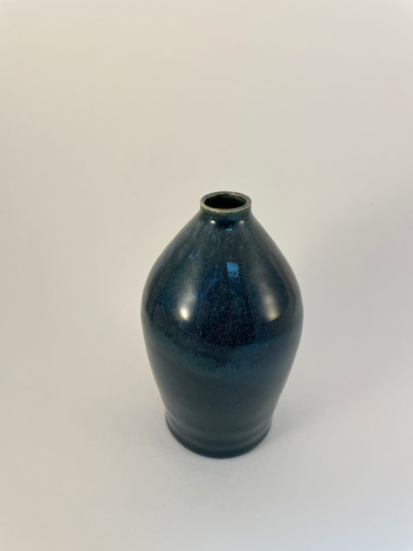 Vase en grès, forme arrondie, émail bleu