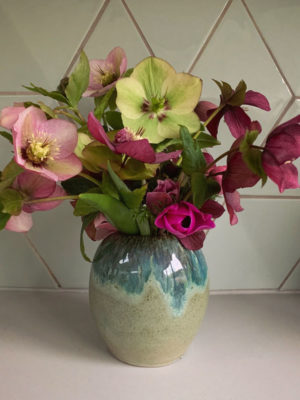 Vase en grès, forme arrondie, superposition d'émaux vert et bleu