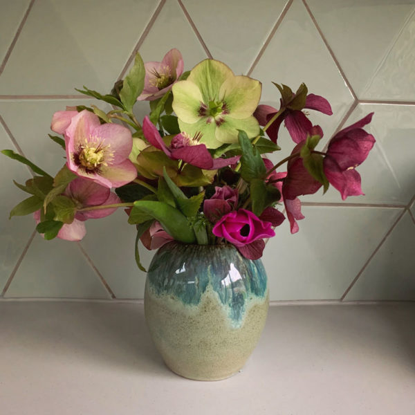 Vase en grès, forme arrondie, superposition d'émaux vert et bleu