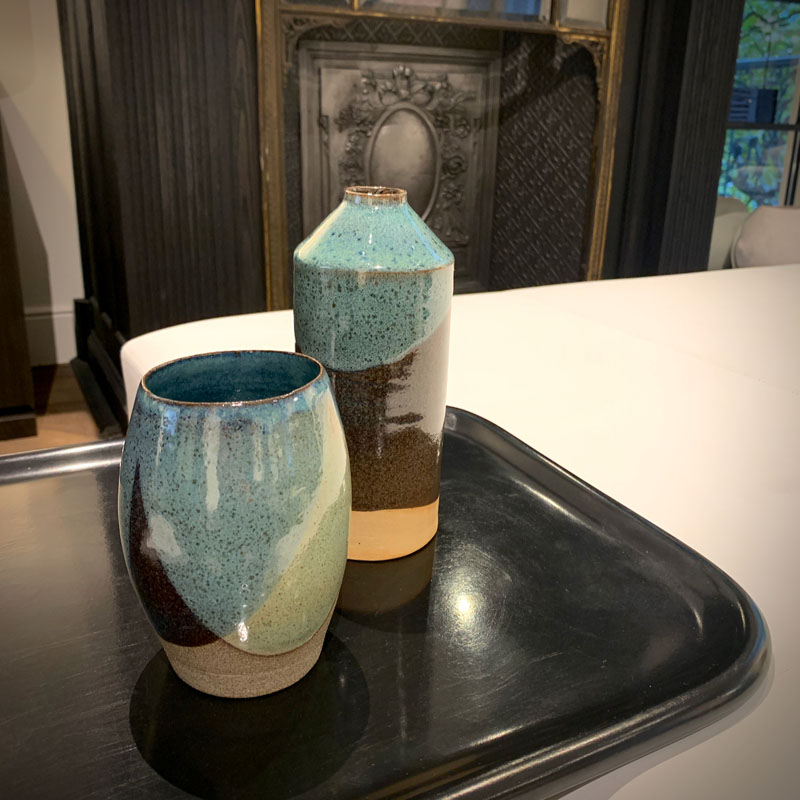 Vase en grès, forme variées, superposition d'émaux bleus