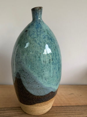 Vase en grès, tourné, forme arrondie, superposition d'émaux bleus