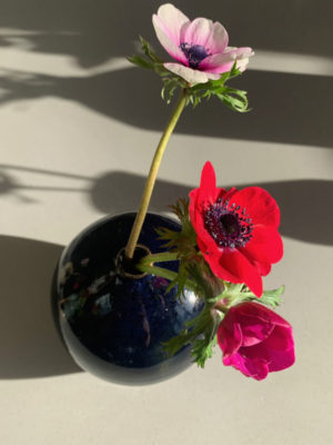 Vase en grès, tourné, forme boule, émail bleu