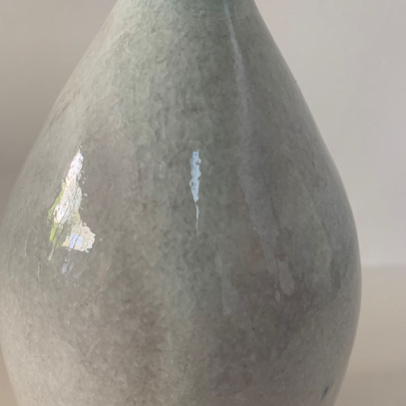 Vase en grès, forme bouteille, tourné, émail blanc
