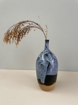 Vase en grès, superposition d'émaux bleus